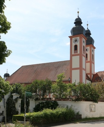 Inn  Pfarr- und Klosterkirche Mari   Himmelfahrt